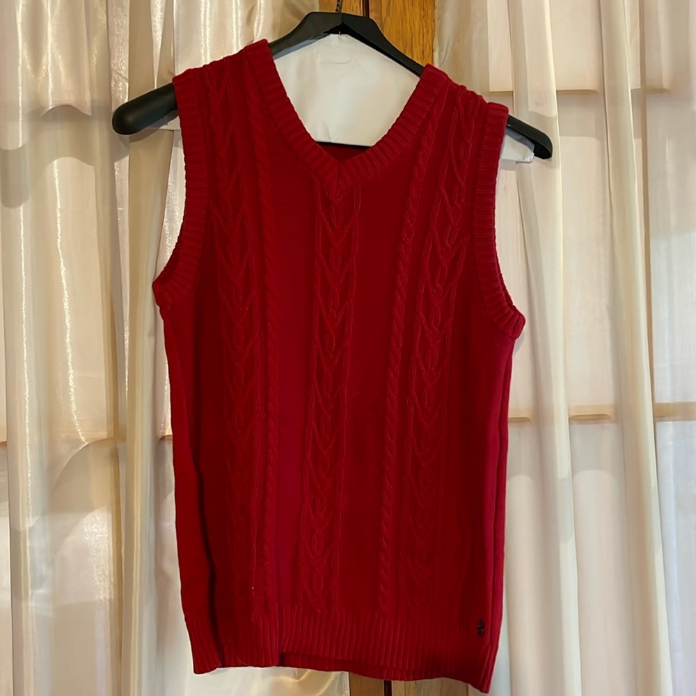 Izod red sweater vest boys size large/14–16